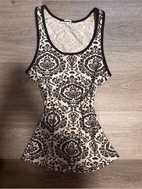 Kismet White & Navy Blue Patterned Tank!